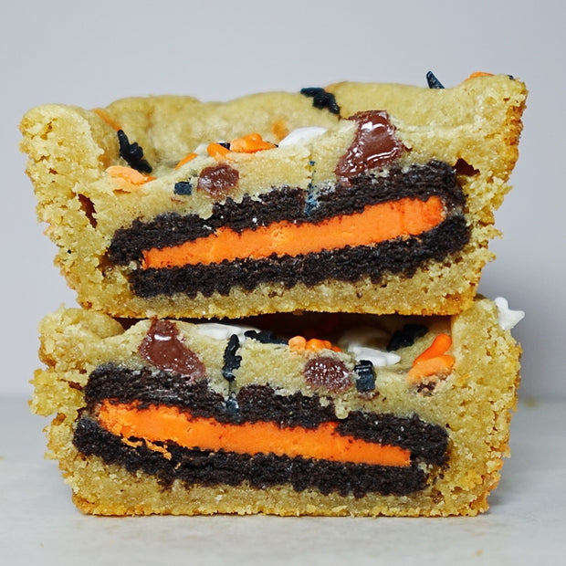 Stuffed chocolate chip cookie 👻